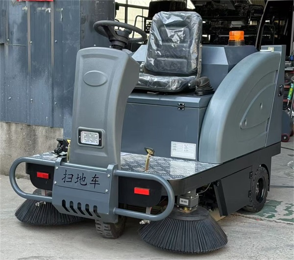 C5款驾驶式扫地机